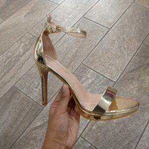 Sandale a talon pointu