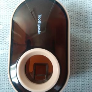 Distributeur automatique de dentifrice